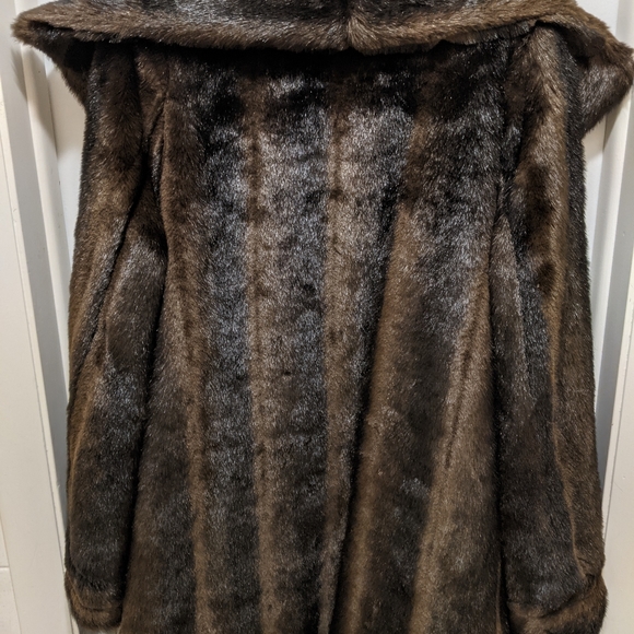 Jones New York faux fur jacket - Picture 2 of 5